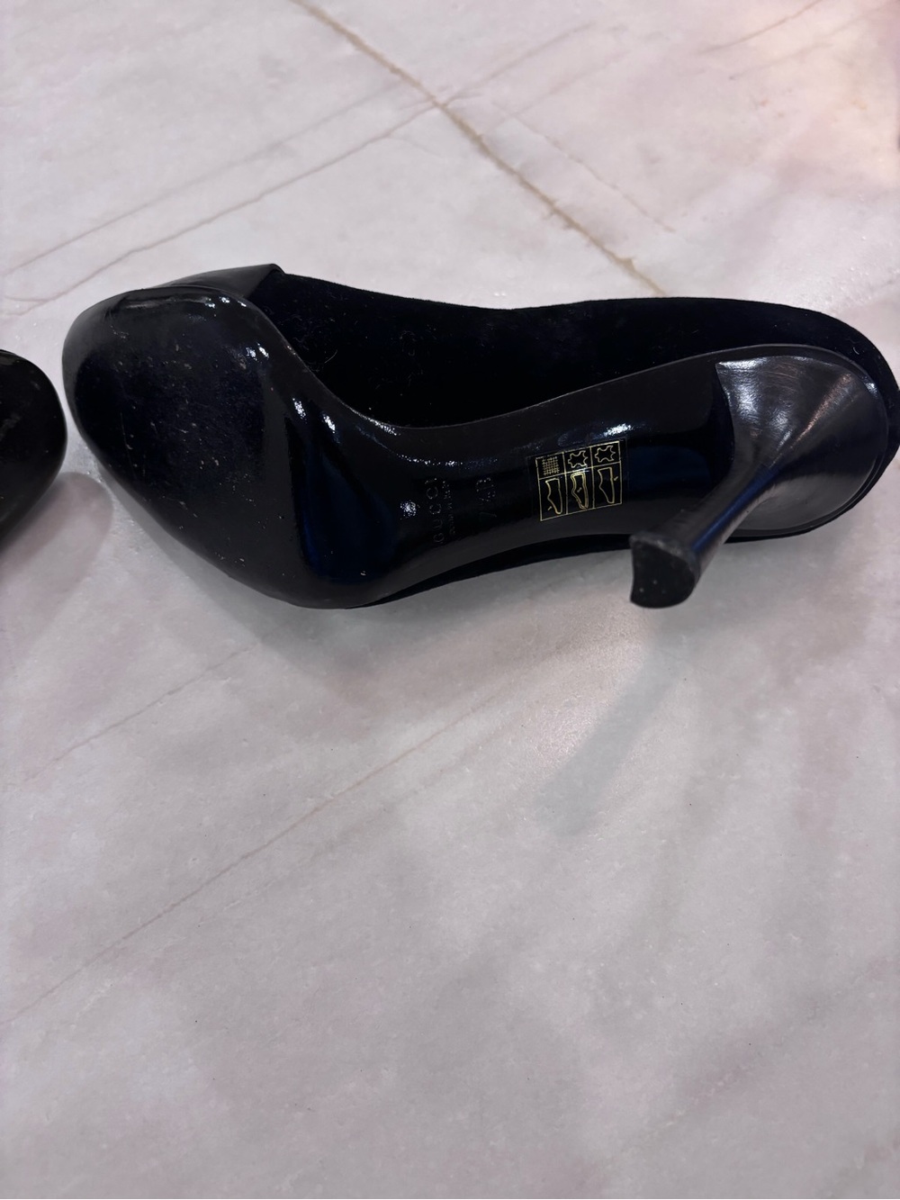 Gucci Black Velvet Punps w/Silver Interlocking G Logo w Leather Trim & Round Toe - Picture 8 of 9